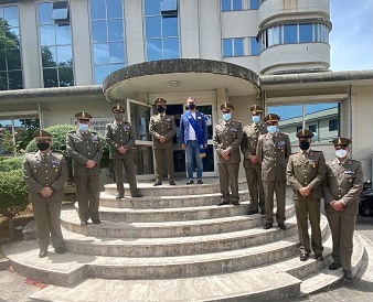Il presidente della Provincia di Vibo conferisce un’onorificenza istituzionale al 5° Reggimento Fanteria Aosta dell’esercito